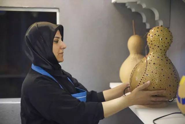 Çocuklarından dolayı çalışamıyordu! İnternetten bulduğu o fikirle paraya para demiyor: Her yerden sipariş yağıyor 2